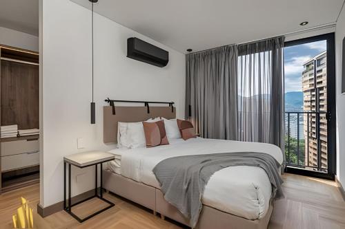 Morph 1002 - Luxe apt in Poblado/AC/BBQ, El Poblado (photo 3)