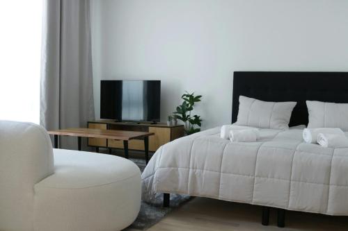 Modern Studio for 2 Guests - image 4