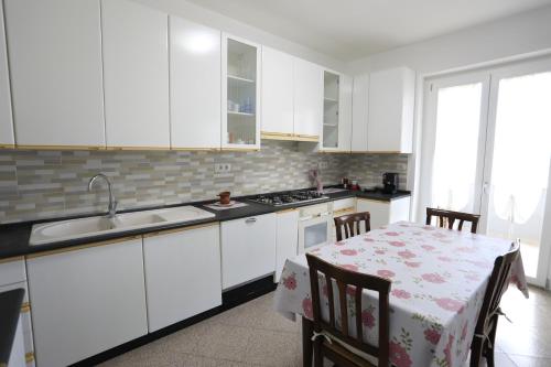 廚房, Karola's House in 特羅佩亞市中心