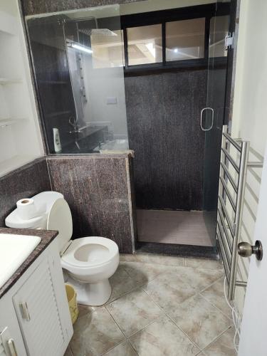 Kupaonica, Miss B Apts near Međunarodna zračna luka Argyle 