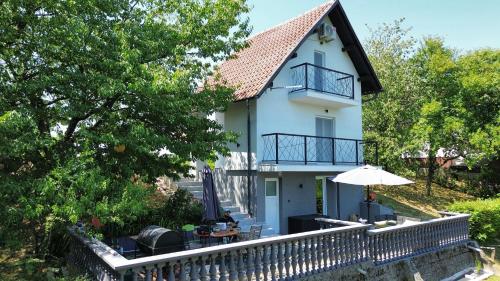 Tri Tresnje & Three Cherries in Grabovnica