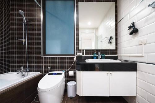 King Bed, Park, BTS 5min | Free Parking, Fast WiFi, Bang Kapi (foto 10)