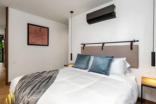 Morph 201 - High ceilings & modern apt/BBQ, El Poblado (Foto 5)