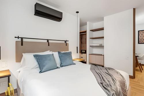 Morph 201 - High ceilings & modern apt/BBQ, El Poblado (Foto 6)