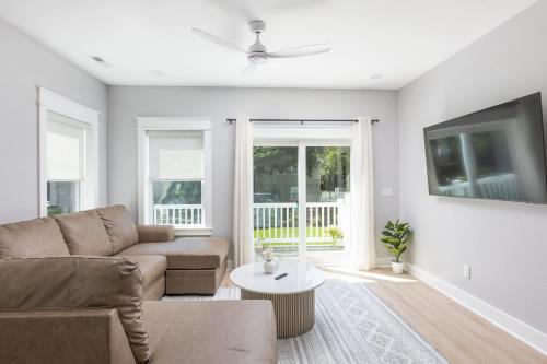 Modern Home in the Heart of KDH Minutes to Beach - image 4