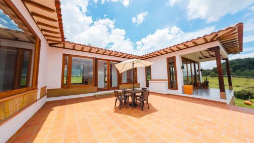 CasaBlanca1 in Sabana