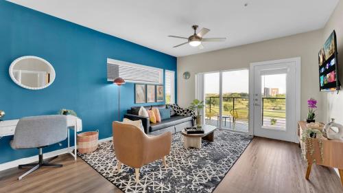 LUX 1B1B with Parking, Pool, Gym, Private Patio near Austin