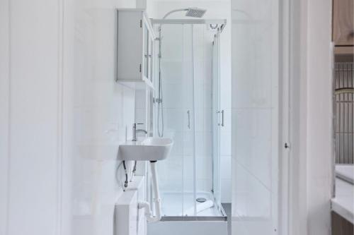 The Furness Hideout - Charming 2BDR Flat with Shared Garden, Londres (foto 6)
