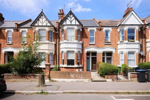 The Furness Hideout - Charming 2BDR Flat with Shared Garden, Londres (foto 8)
