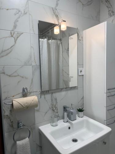 One-Bedroom House image 3