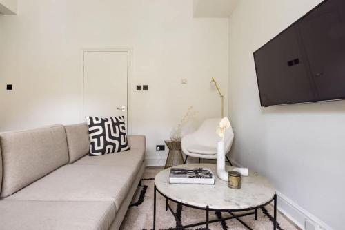 The Kensington And Chelsea Classic - Glamorous 2BDR Flat, Londra