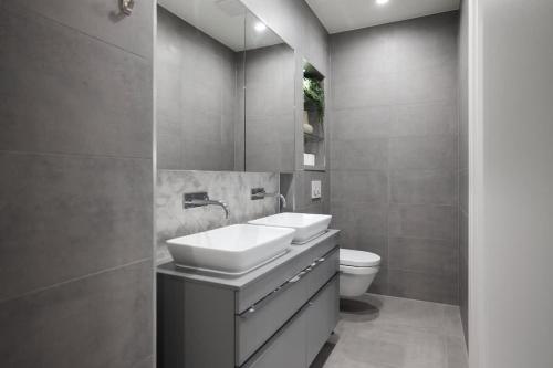 The Bayswater Retreat - Adorable 3BDR Flat with Balcony, Londres (foto 6)