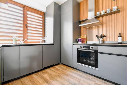 2 Apartments, 2 Parking - Sleeps 8 - Quiet Central, Sofia (Foto 11)