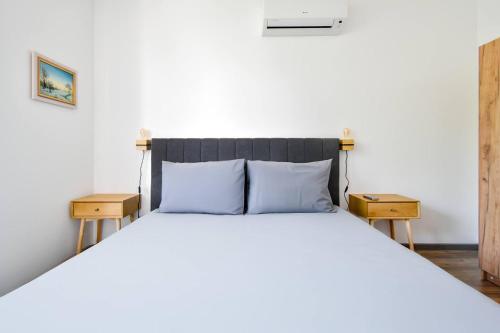 2 Apartments, 2 Parking - Sleeps 8 - Quiet Central, Sofia (Foto 9)