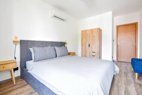 2 Apartments, 2 Parking - Sleeps 8 - Quiet Central, Sofia (Foto 8)
