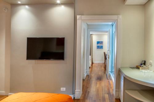 Quadruple Room image 9