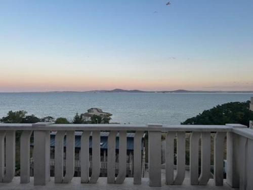 Sea View Luxury Apartment in Radevtsi