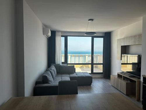 Sea View Luxury Apartment in Radevtsi