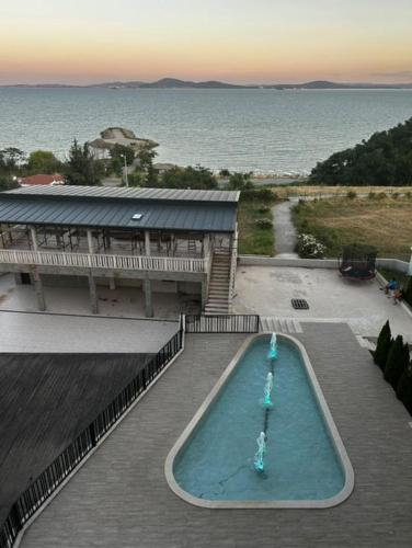 Sea View Luxury Apartment in Radevtsi