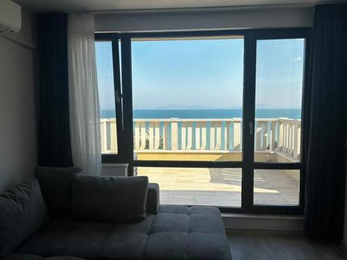 Sea View Luxury Apartment in Radevtsi