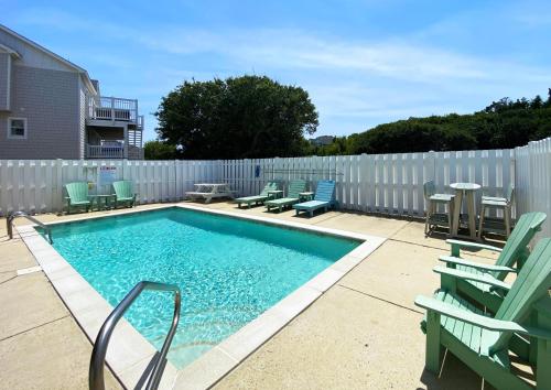 Six-Bedroom Apartment image 8