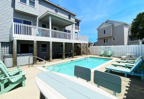 Six-Bedroom Apartment image 9