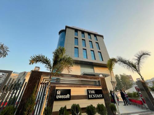 The Ecstasy Hotel, Lucknow