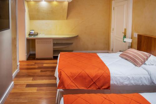 Quadruple Room image 3