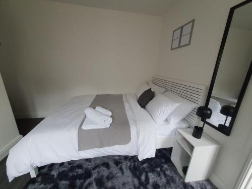 Private Room Sleeps 2 with Ensuite & Parking, Birmingham (photo 4)