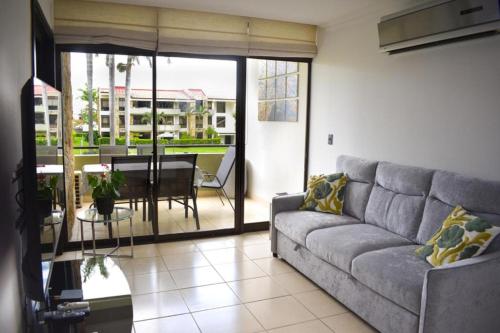 Apartamento en condominio Avalon Country Club,Santa Ana, 4 personas, terraza, restaurante, piscina,  in 聖安娜