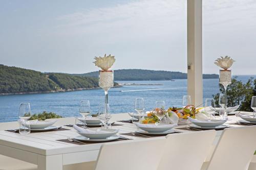 Oprema, Stunning Seafront House In Istria Villa Vrsar Magnifique in Petalon