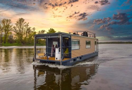 Houseboat - dom na wodzie - Baranow Sandomierski