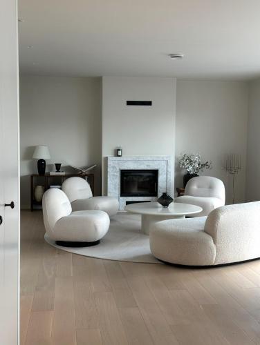 New amazing Villa by the water in Dvergsnes, Kristiansand, close to the ZOO – khách sạn tại Dvergsnes
