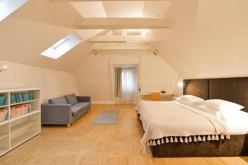 Eclectic Loft with Terrace, Praha (fotografie 6)
