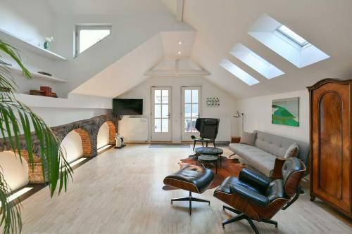 Eclectic Loft with Terrace, Praha (fotografie 3)