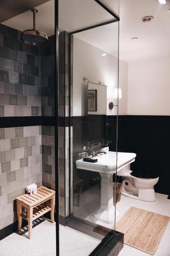 Cherry Warehouse Hotel - image 6