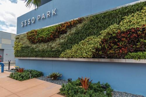 DOWNTOWN DORAL, FLORIDA. NEW CONDO STYLE RESORT. 3