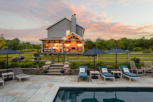 Elevated Catskills Getaway On 15-acre Private Farm