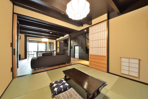 Japanese-Style Townhouse image 7