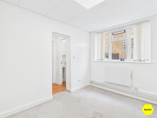 New Spacious apartment in Chesterton