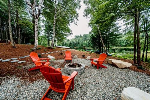 Treehouse Duo Lakefront 2 Private Hot Tubs in Manchester (ME)
