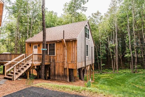 Treehouse Duo Lakefront 2 Private Hot Tubs in Manchester (ME)