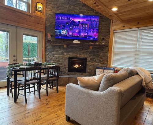 Treehouse Duo Lakefront 2 Private Hot Tubs in Manchester (ME)