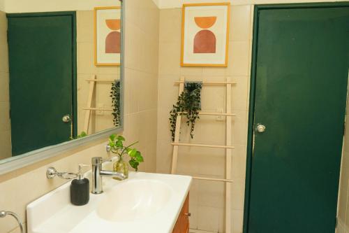 Standard Single Room with Shared Bathroom image 8