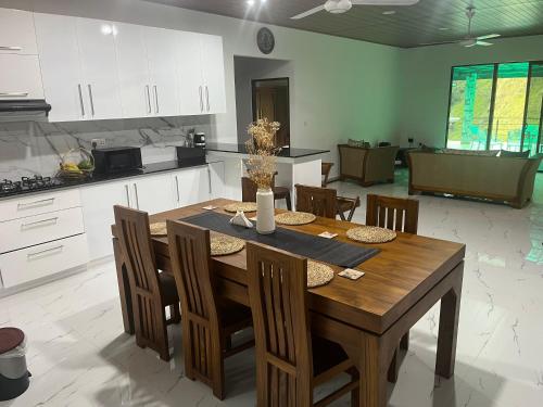 Stone Gale Estate Villa in دلتوته