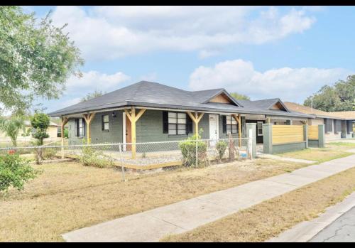 Spacious in Downtown McAllen, Мак-Аллен
