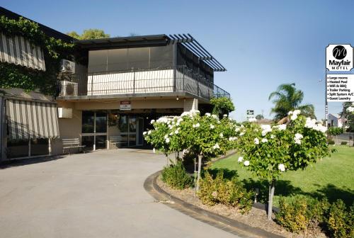 ทางเข้า, Mayfair Motel in เวสต์ วาลอง