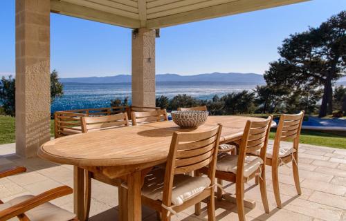 Létesítmények, Elegant Brac Villa 4 Bedrooms Villa Shoreline Serenity Stunning Sea Views in Murvica