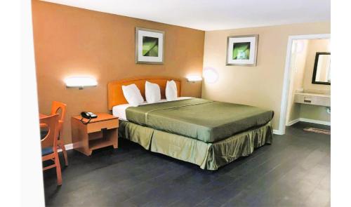 Budgetel Inn & Suites - image 6