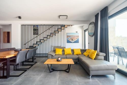 Beachfront Escape Villa Nevera in 瑟里尼